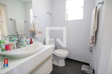 Casa de condomínio à venda com 300m², 5 quartos e 2 vagas Casa de condomínio à venda com 300m², 5 quartos e 2 vagasBanheiro da Suíte 3