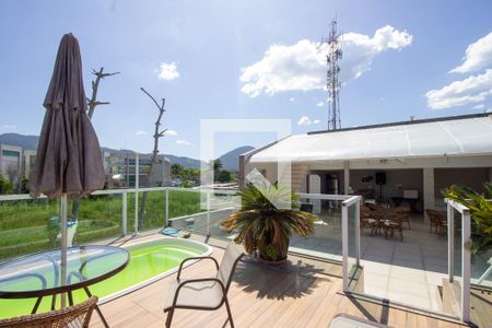Casa de condomínio à venda com 300m², 5 quartos e 2 vagas Casa de condomínio à venda com 300m², 5 quartos e 2 vagasTerraço