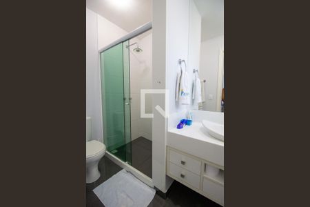 Casa de condomínio à venda com 300m², 5 quartos e 2 vagas Casa de condomínio à venda com 300m², 5 quartos e 2 vagasBanheiro da Suíte 4