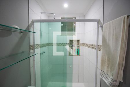 Casa de condomínio à venda com 300m², 5 quartos e 2 vagas Casa de condomínio à venda com 300m², 5 quartos e 2 vagasBanheiro da Suíte 1