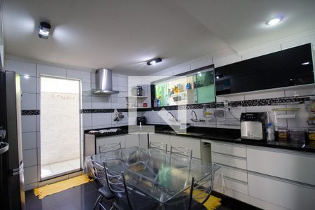 Casa de condomínio à venda com 300m², 5 quartos e 2 vagas Casa de condomínio à venda com 300m², 5 quartos e 2 vagasCozinha