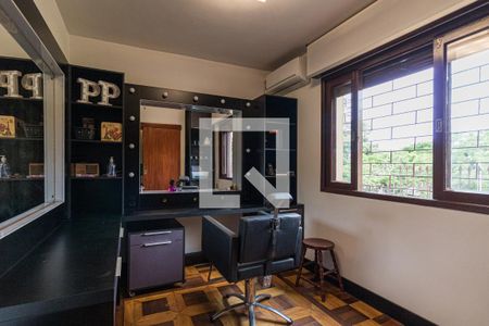 Casa à venda com 265m², 3 quartos e 3 vagas Casa à venda com 265m², 3 quartos e 3 vagasEscritório