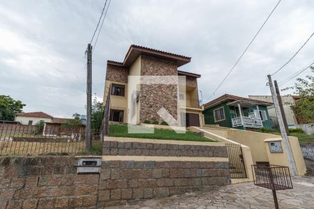 Casa à venda com 265m², 3 quartos e 3 vagas Casa à venda com 265m², 3 quartos e 3 vagasFachada
