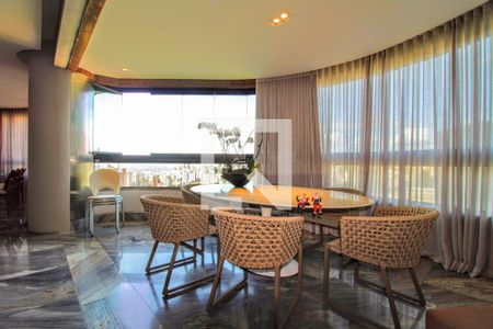 Apartamento à venda com 280m², 4 quartos e 4 vagas