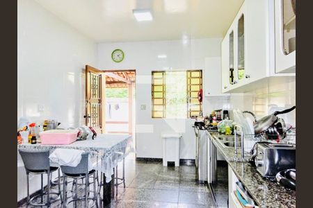 Casa à venda com 240m², 3 quartos e 10 vagas