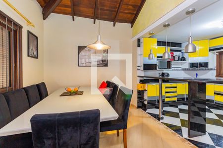 Casa à venda com 280m², 3 quartos e 2 vagas Casa à venda com 280m², 3 quartos e 2 vagasCozinha