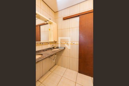 Casa à venda com 280m², 3 quartos e 2 vagas Casa à venda com 280m², 3 quartos e 2 vagasBanheiro