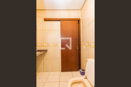 Casa à venda com 280m², 3 quartos e 2 vagas Casa à venda com 280m², 3 quartos e 2 vagasBanheiro