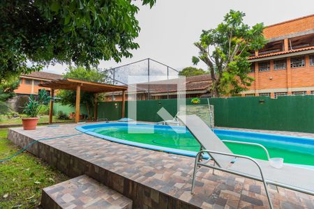 Casa à venda com 280m², 3 quartos e 2 vagas Casa à venda com 280m², 3 quartos e 2 vagasPiscina