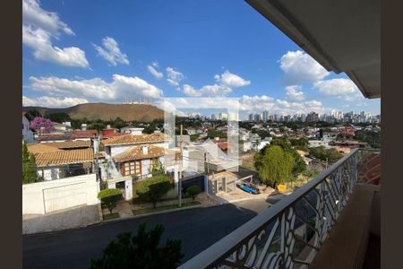 Casa à venda com 716m², 4 quartos e 5 vagas