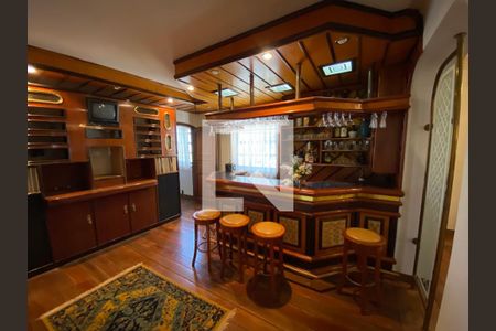 Casa à venda com 716m², 4 quartos e 5 vagas