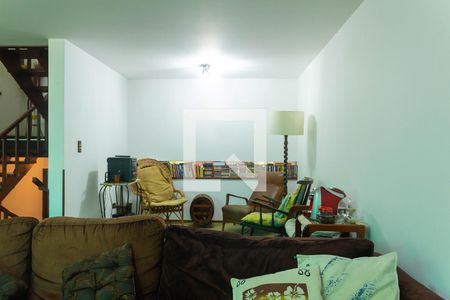 Casa à venda com 317m², 3 quartos e 2 vagas Casa à venda com 317m², 3 quartos e 2 vagasSala