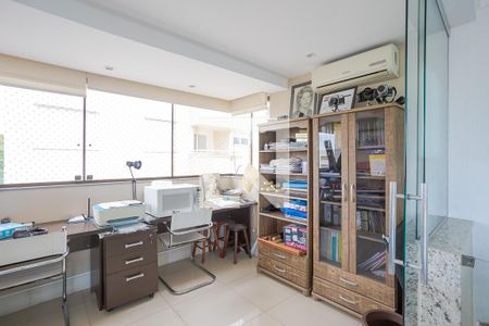 Apartamento à venda com 168m², 3 quartos e 2 vagas Apartamento à venda com 168m², 3 quartos e 2 vagasEscritório