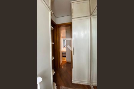 Apartamento à venda com 319m², 6 quartos e 4 vagasQuarto 4 - Suíte - Closet 