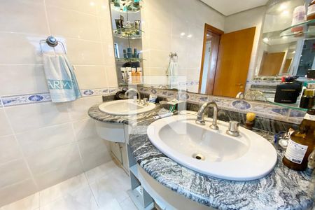 Apartamento à venda com 319m², 6 quartos e 4 vagasBanheiro da Suíte