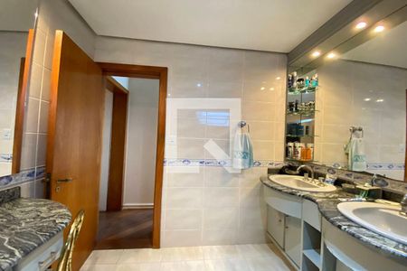 Apartamento à venda com 319m², 6 quartos e 4 vagasBanheiro da Suíte