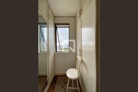 Apartamento à venda com 319m², 6 quartos e 4 vagasQuarto 4 - Suíte - Closet 