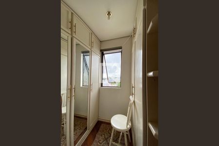 Apartamento à venda com 319m², 6 quartos e 4 vagasQuarto 4 - Suíte - Closet 