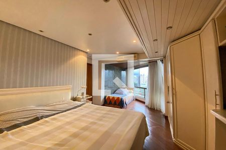 Apartamento à venda com 319m², 6 quartos e 4 vagasQuarto 4 - Suíte