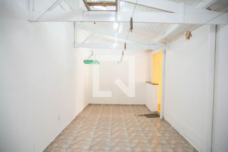 Casa à venda com 250m², 4 quartos e 2 vagas Casa à venda com 250m², 4 quartos e 2 vagasChurrasqueira - Casa Fundos