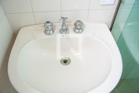 Casa à venda com 250m², 4 quartos e 2 vagas Casa à venda com 250m², 4 quartos e 2 vagasBanheiro suite 2 - Casa Fundos