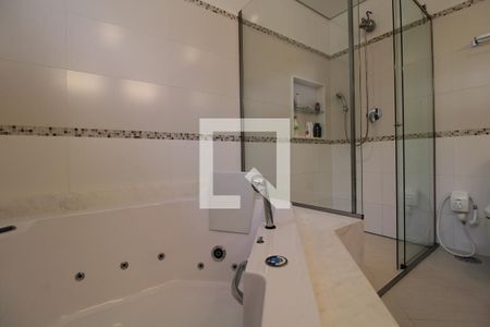 Casa à venda com 344m², 5 quartos e 4 vagasBanheiro