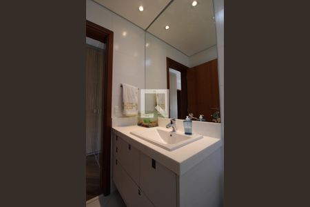 Casa à venda com 344m², 5 quartos e 4 vagasBanheiro