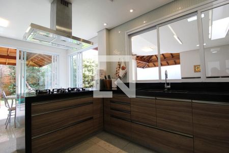 Casa à venda com 344m², 5 quartos e 4 vagasCozinha