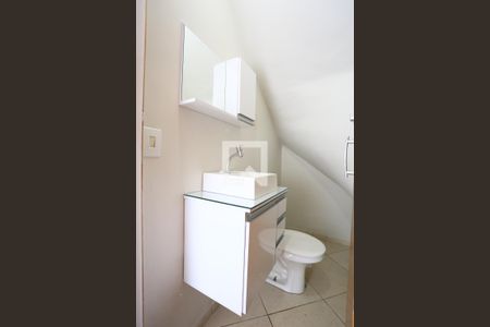 Lavabo de casa para alugar com 2 quartos, 140m² em Jardim Bom Tempo, Taboão da Serra