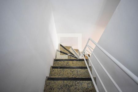 Escada de casa para alugar com 2 quartos, 140m² em Jardim Bom Tempo, Taboão da Serra