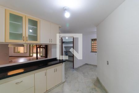 Casa à venda com 237m², 3 quartos e 3 vagas Casa à venda com 237m², 3 quartos e 3 vagasCozinha
