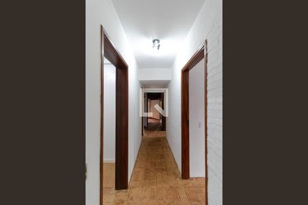 Casa à venda com 237m², 3 quartos e 3 vagas Casa à venda com 237m², 3 quartos e 3 vagasCorredor