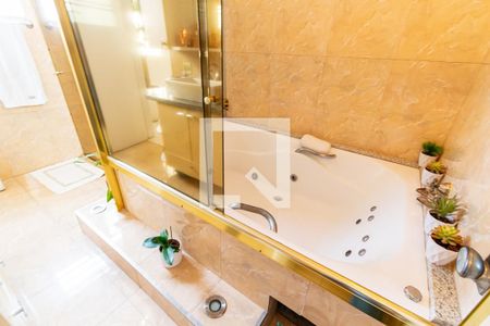 Apartamento à venda com 128m², 3 quartos e 2 vagas Apartamento à venda com 128m², 3 quartos e 2 vagasBanheiro da Suíte