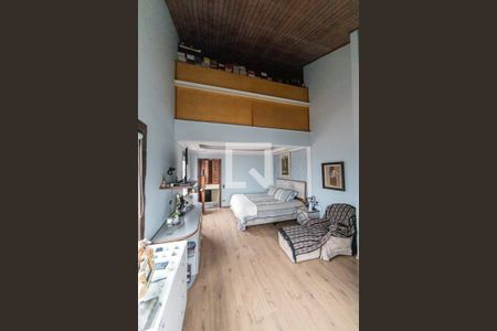 Casa à venda com 350m², 3 quartos e 6 vagas Casa à venda com 350m², 3 quartos e 6 vagasSuite