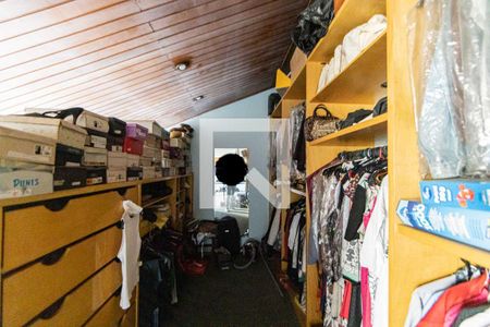 Casa à venda com 350m², 3 quartos e 6 vagas Casa à venda com 350m², 3 quartos e 6 vagasCloset Suite