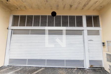 Casa à venda com 350m², 3 quartos e 6 vagas Casa à venda com 350m², 3 quartos e 6 vagasFachada