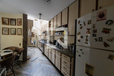 Casa à venda com 350m², 3 quartos e 6 vagas Casa à venda com 350m², 3 quartos e 6 vagasCozinha