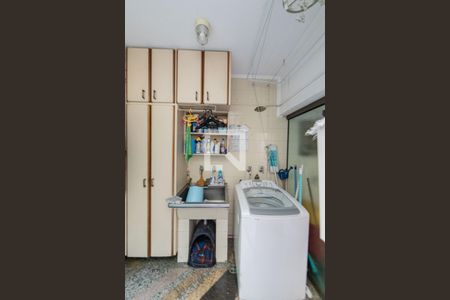 Casa à venda com 350m², 3 quartos e 6 vagas Casa à venda com 350m², 3 quartos e 6 vagasÁrea de Serviço