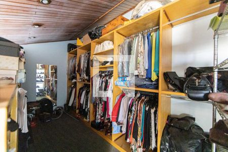 Casa à venda com 350m², 3 quartos e 6 vagas Casa à venda com 350m², 3 quartos e 6 vagasCloset Suite