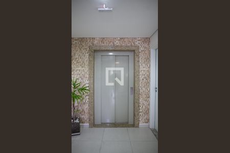 Apartamento à venda com 104m², 2 quartos e 2 vagas Apartamento à venda com 104m², 2 quartos e 2 vagasElevador de Entrada da Sala