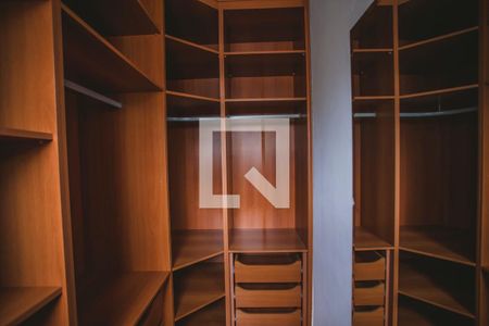 Apartamento à venda com 69m², 2 quartos e 1 vaga Apartamento à venda com 69m², 2 quartos e 1 vagaCloset