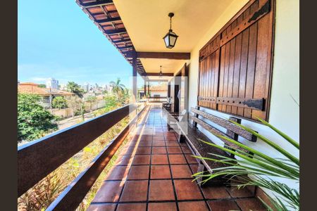 Casa à venda com 1000m², 7 quartos e 8 vagas