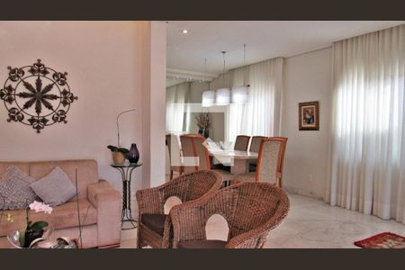 Casa à venda com 330m², 4 quartos e 4 vagas