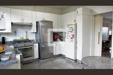 Casa à venda com 330m², 4 quartos e 4 vagas