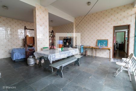 Casa à venda com 246m², 4 quartos e 4 vagas