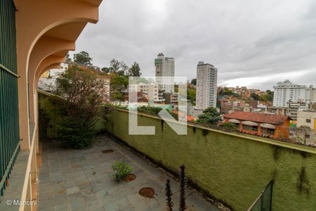 Casa à venda com 246m², 4 quartos e 4 vagas