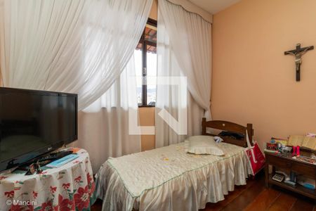 Casa à venda com 246m², 4 quartos e 4 vagas