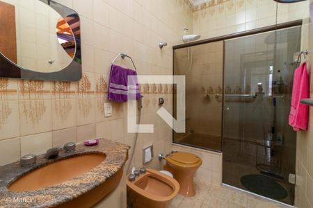 Casa à venda com 246m², 4 quartos e 4 vagas