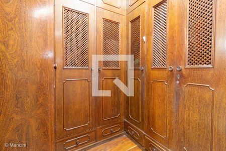 Casa à venda com 246m², 4 quartos e 4 vagas