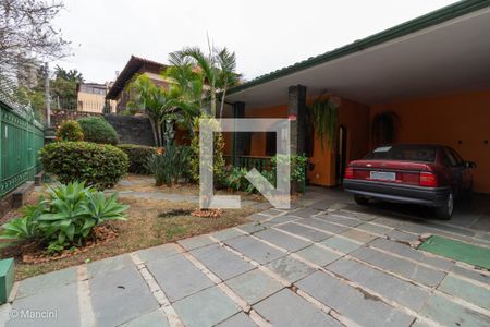 Casa à venda com 246m², 4 quartos e 4 vagas